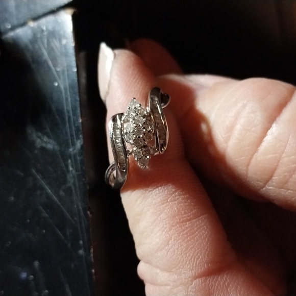 Diamond 10K Band - Picture 4 of 5